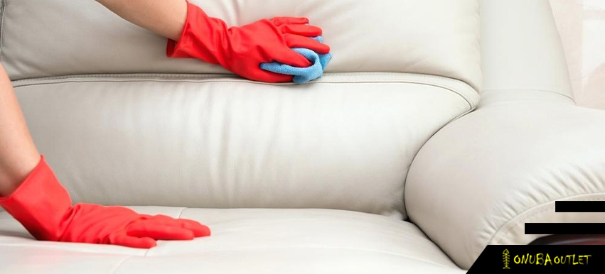 7 trucos definitivos para quitar los ácaros del sofá